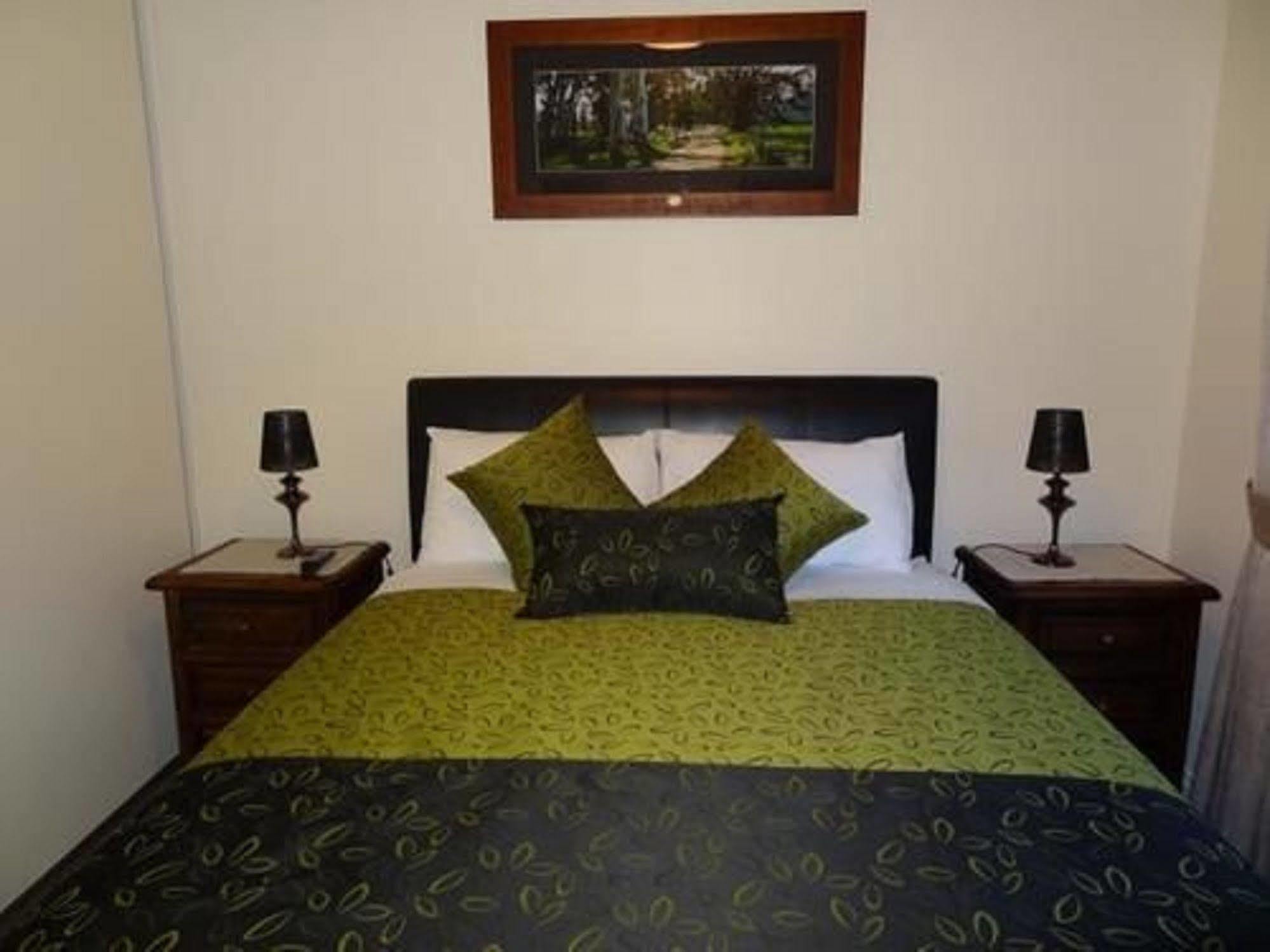Oak Tree Apartment